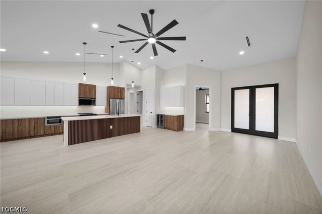 38 NE 8th PL, Cape Coral, FL 33909