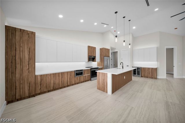 38 NE 8th PL, Cape Coral, FL 33909