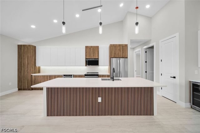 38 NE 8th PL, Cape Coral, FL 33909