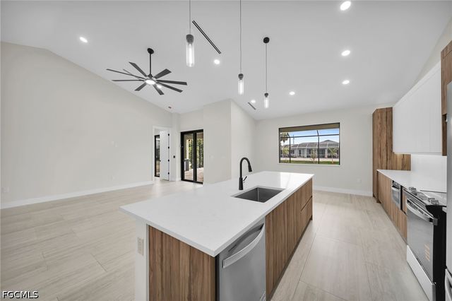 38 NE 8th PL, Cape Coral, FL 33909