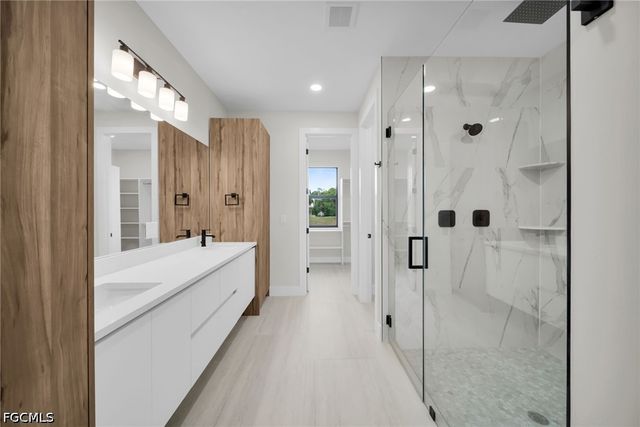 38 NE 8th PL, Cape Coral, FL 33909