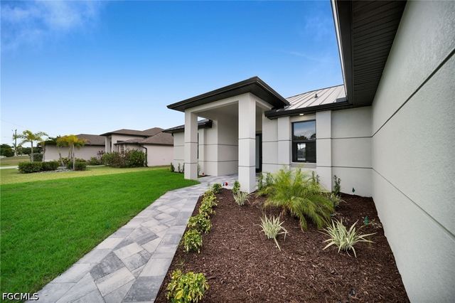 38 NE 8th PL, Cape Coral, FL 33909