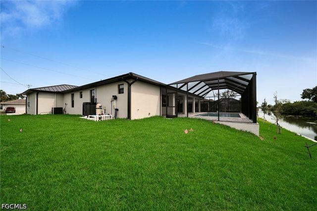 38 NE 8th PL, Cape Coral, FL 33909