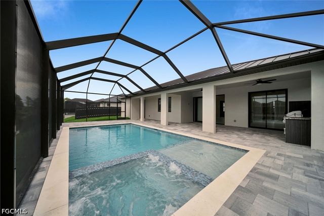 38 NE 8th PL, Cape Coral, FL 33909