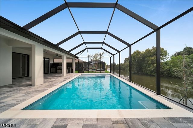 38 NE 8th PL, Cape Coral, FL 33909