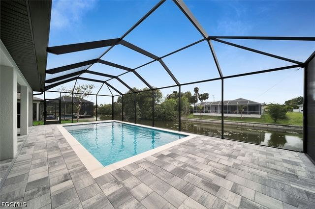 38 NE 8th PL, Cape Coral, FL 33909