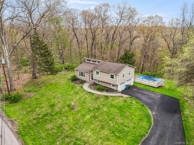 325 Oak Ridge Road, Hopewell Junction, NY 12533