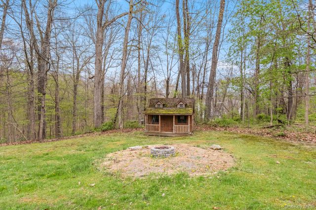 325 Oak Ridge Road, Hopewell Junction, NY 12533