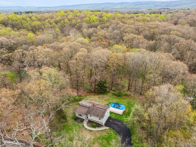 325 Oak Ridge Road, Hopewell Junction, NY 12533