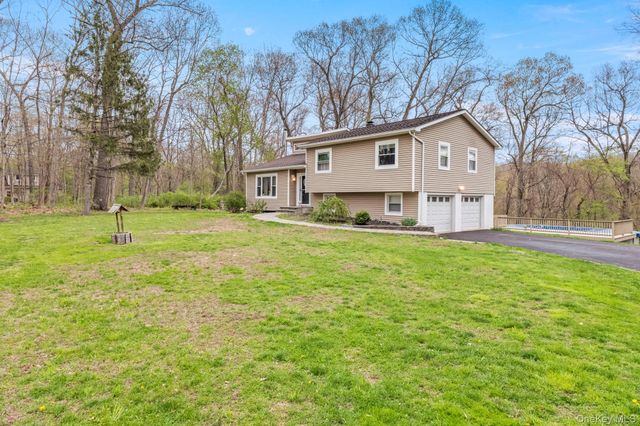 325 Oak Ridge Road, Hopewell Junction, NY 12533