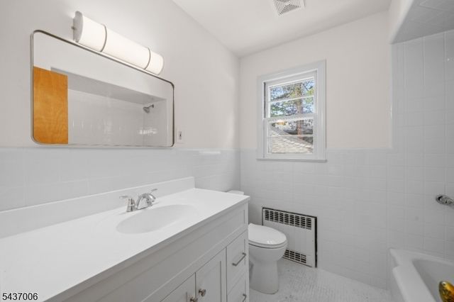 384 Delawanna Ave, Clifton City, NJ 07014