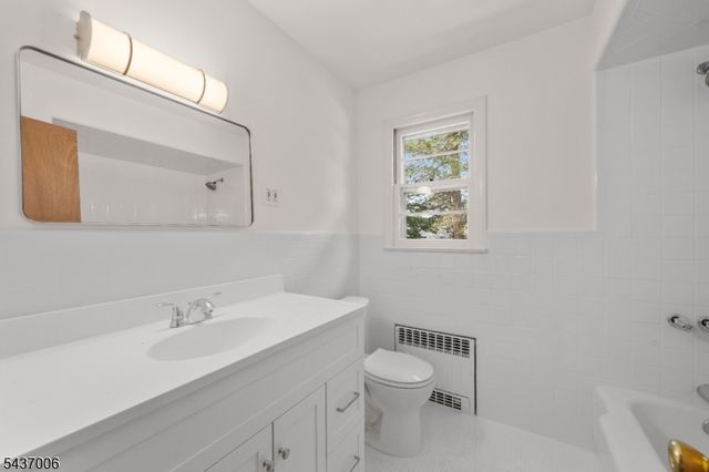 384 Delawanna Ave, Clifton City, NJ 07014
