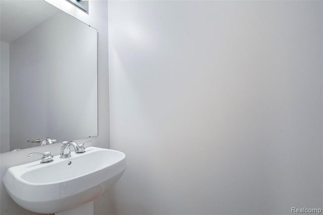 6170 N Newburgh Road, Westland, MI 48185