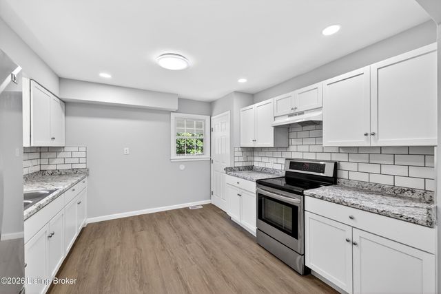 1959 Bashford Manor Ln, Louisville, KY 40218