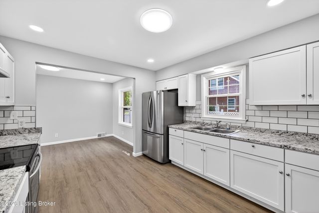 1959 Bashford Manor Ln, Louisville, KY 40218