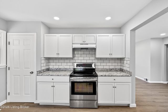 1959 Bashford Manor Ln, Louisville, KY 40218