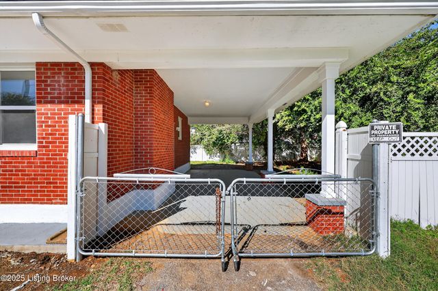 1959 Bashford Manor Ln, Louisville, KY 40218