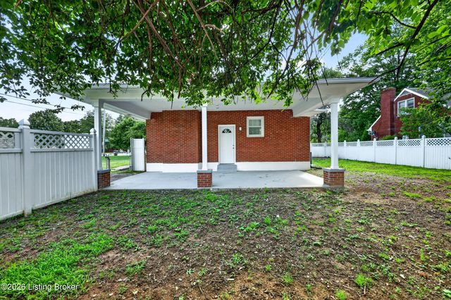 1959 Bashford Manor Ln, Louisville, KY 40218