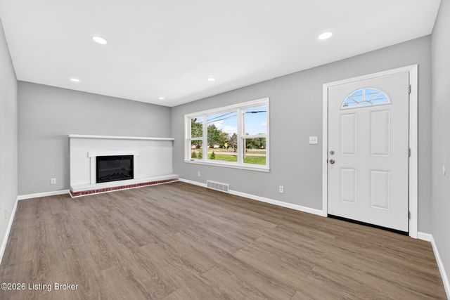 1959 Bashford Manor Ln, Louisville, KY 40218