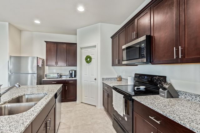 43606 W JUNIPER Avenue, Maricopa, AZ 85138