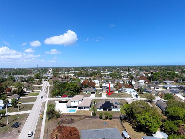 294 SW Statler Avenue, Port St. Lucie, FL 34984