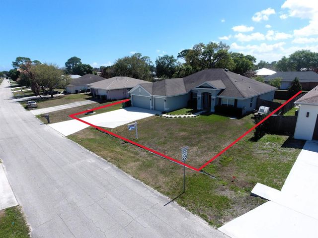 294 SW Statler Avenue, Port St. Lucie, FL 34984