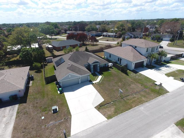 294 SW Statler Avenue, Port St. Lucie, FL 34984