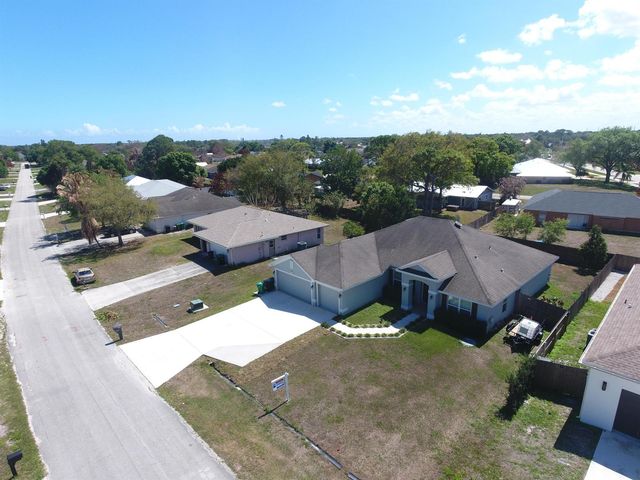 294 SW Statler Avenue, Port St. Lucie, FL 34984
