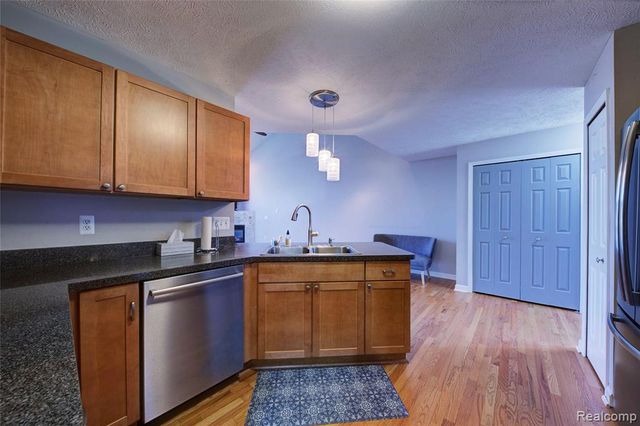 1040 Spirea, Howell, MI 48843