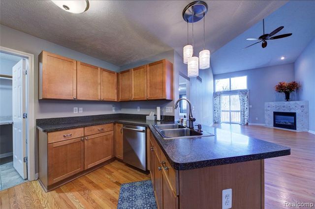 1040 Spirea, Howell, MI 48843