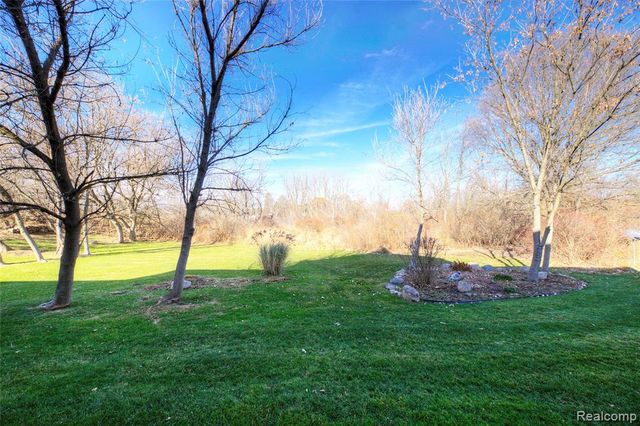 1040 Spirea, Howell, MI 48843