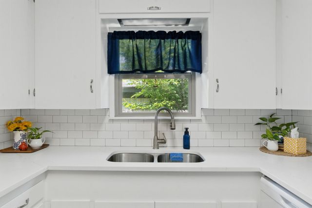 6050 Douglas Street, Fort Worth, TX 76114