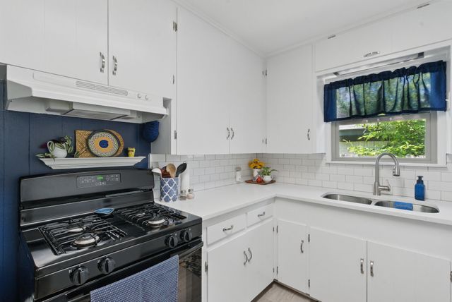 6050 Douglas Street, Fort Worth, TX 76114