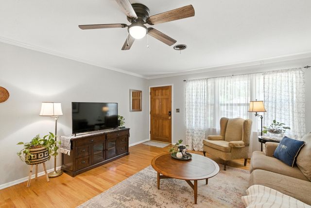 6050 Douglas Street, Fort Worth, TX 76114