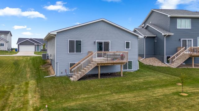 16660 Mill Pond Drive, Urbandale, IA 50323