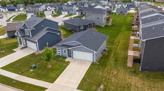 16660 Mill Pond Drive, Urbandale, IA 50323