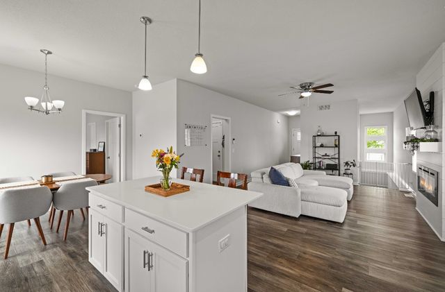 16660 Mill Pond Drive, Urbandale, IA 50323