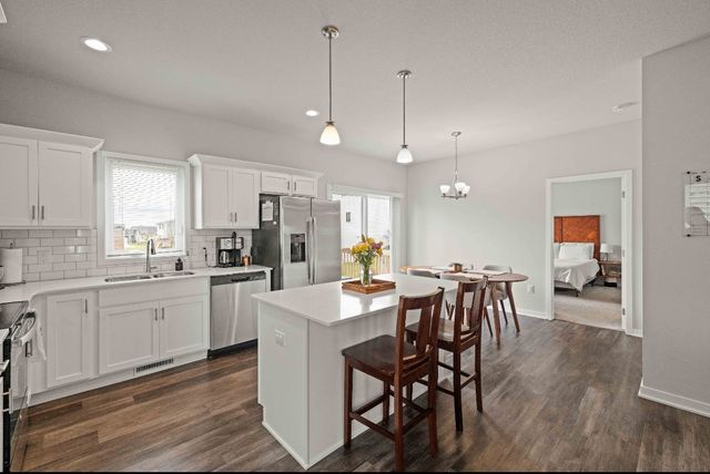 16660 Mill Pond Drive, Urbandale, IA 50323