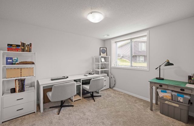 16660 Mill Pond Drive, Urbandale, IA 50323