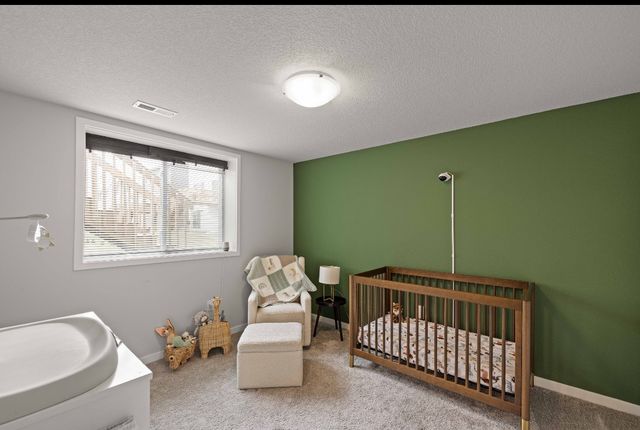 16660 Mill Pond Drive, Urbandale, IA 50323