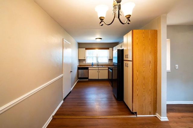 10010 BELLAIRE Avenue, Kansas City, MO 64134