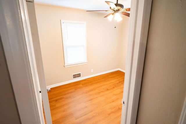 10010 BELLAIRE Avenue, Kansas City, MO 64134