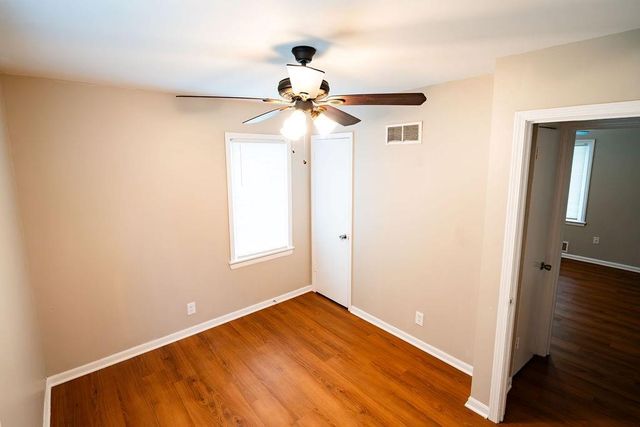 10010 BELLAIRE Avenue, Kansas City, MO 64134