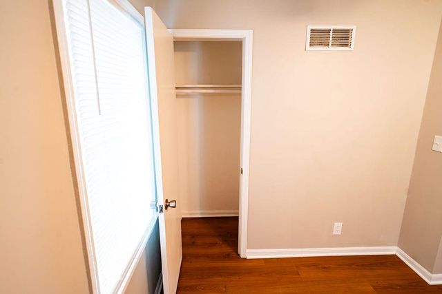 10010 BELLAIRE Avenue, Kansas City, MO 64134