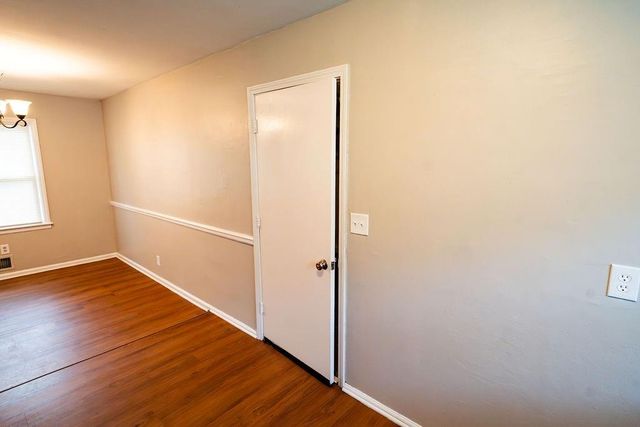 10010 BELLAIRE Avenue, Kansas City, MO 64134