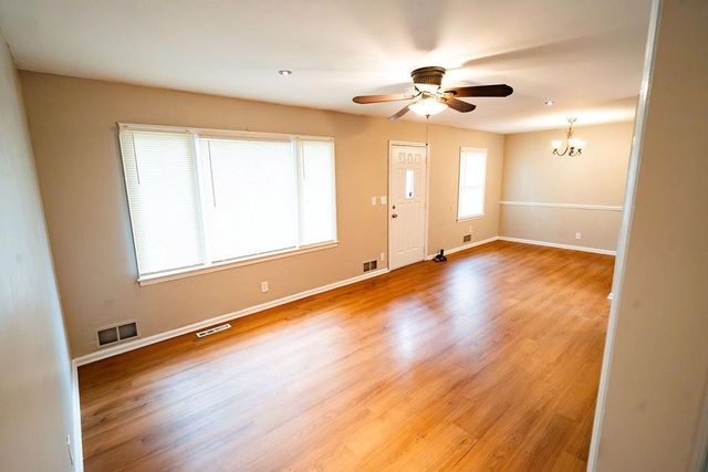 10010 BELLAIRE Avenue, Kansas City, MO 64134