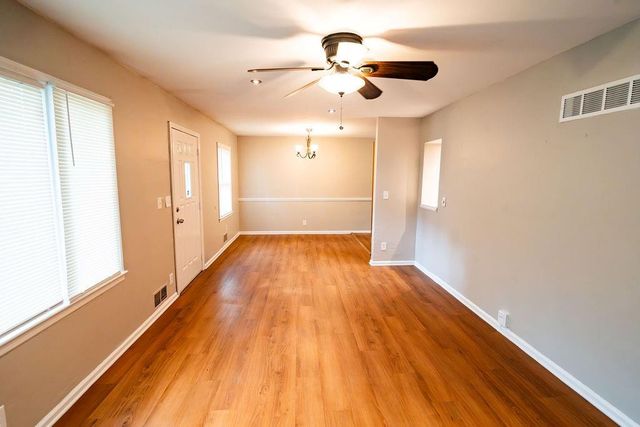 10010 BELLAIRE Avenue, Kansas City, MO 64134