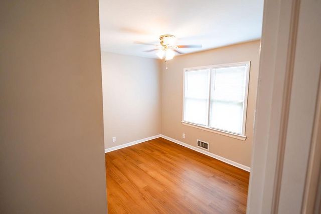 10010 BELLAIRE Avenue, Kansas City, MO 64134