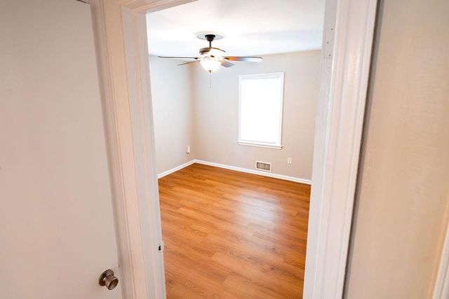 10010 BELLAIRE Avenue, Kansas City, MO 64134