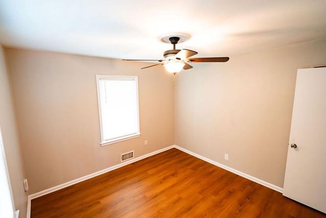 10010 BELLAIRE Avenue, Kansas City, MO 64134